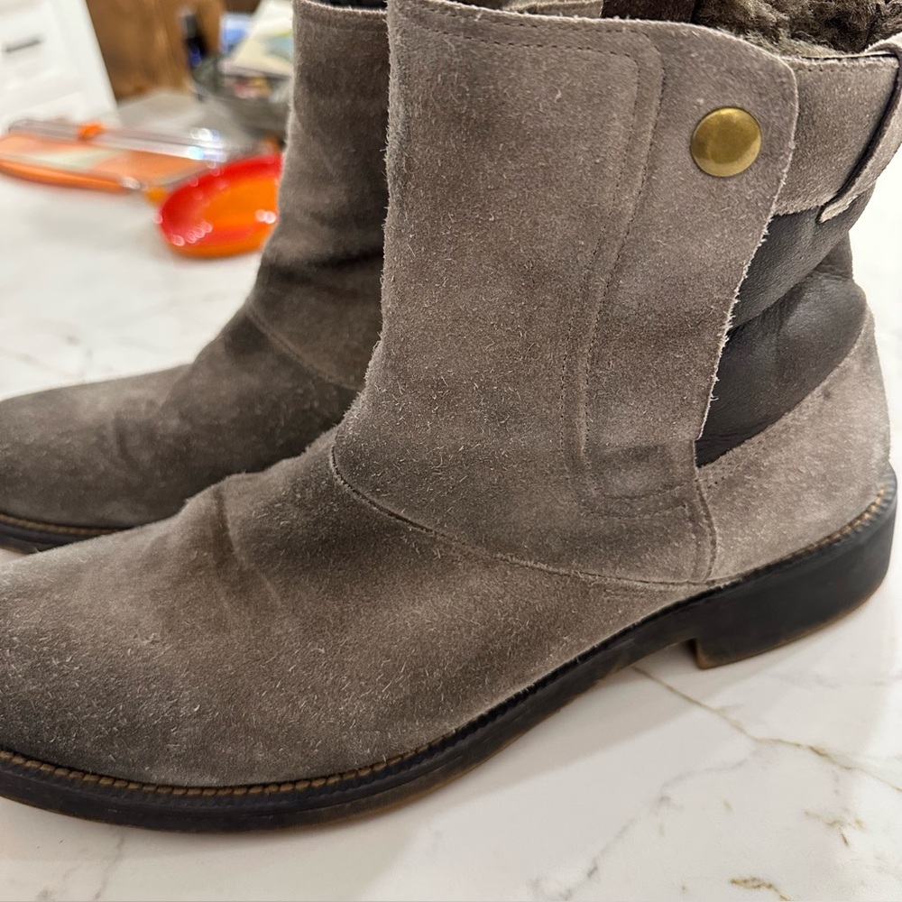 Luca Stefani Suede Ankle Boots with Brass Button. Sherpa lines for warmth Sz 43